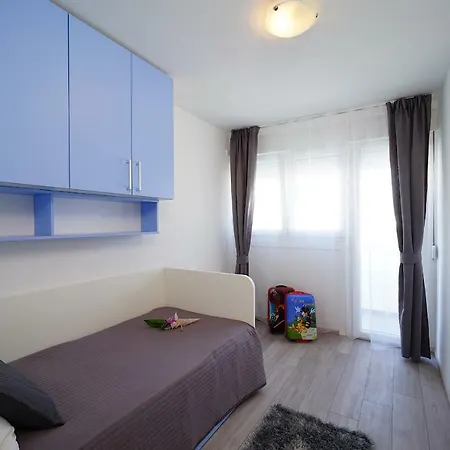 Διαμέρισμα In *