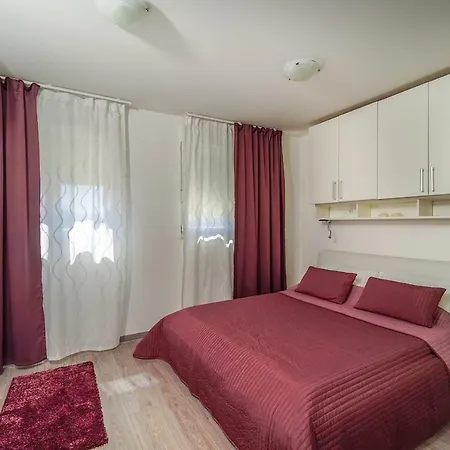 In Апартаменти *